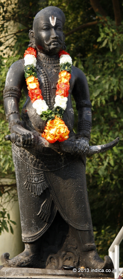 Thirumalai Nayakar statue at Thirumalai Nayakar Mahal