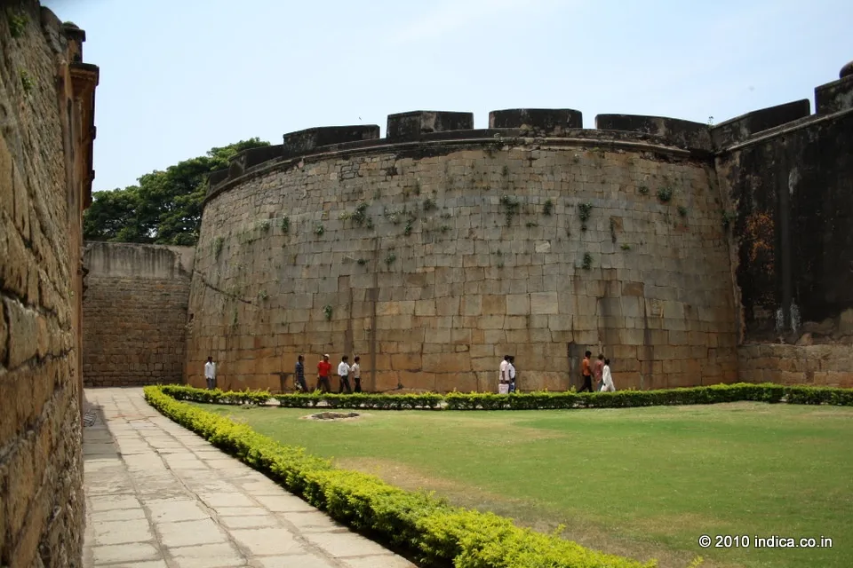 The vast open space inside the fort. A pleasant surprise in the chock a block area of Bangalore city.