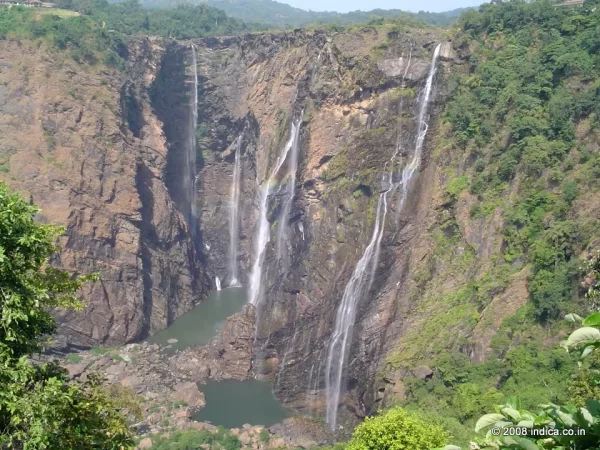 Picture of Jog Falls shows the locations of the four falls called Raja , Rani , Roarer and Rocket.