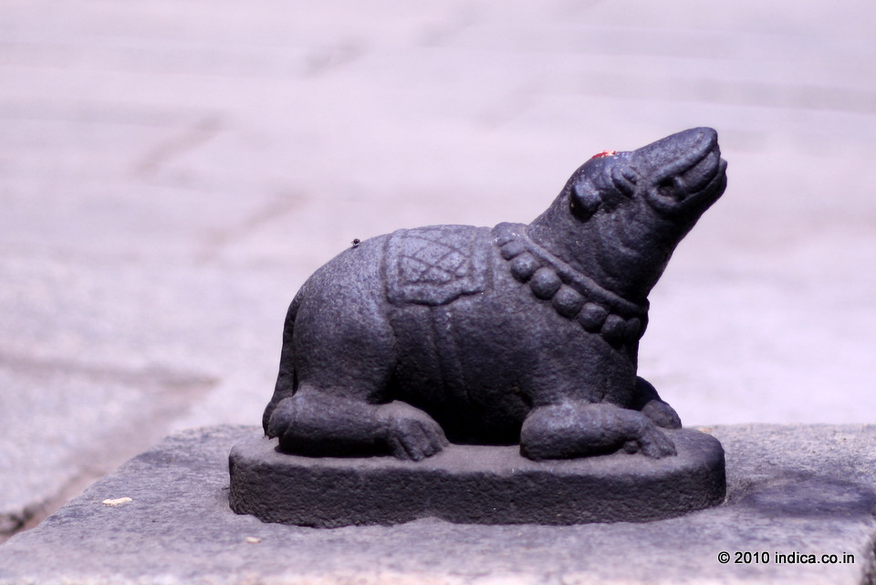 Mouse image in front of the Ganapati shrine, Bangalore Fort