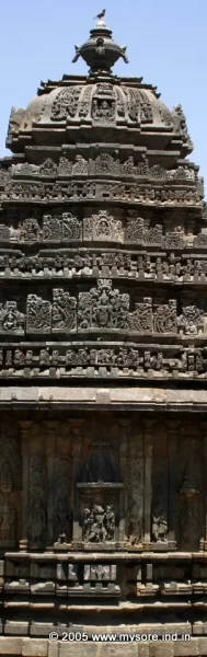 A great example of the Hoysala architecture.