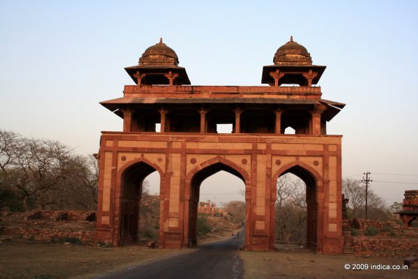 Naubat Khana on the way to Fatehpur Sikri