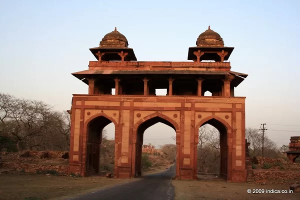 Naubat Khana on the way to Fatehpur Sikri