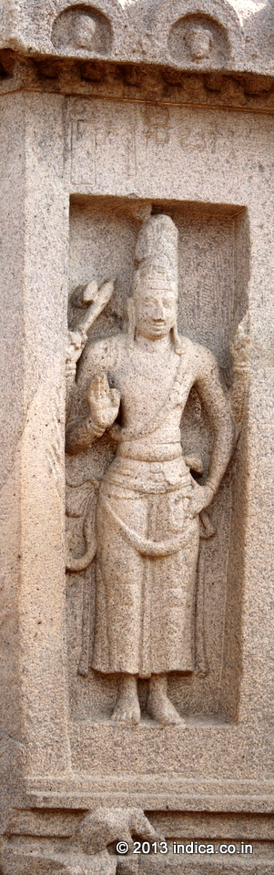 Standing figures on the outer wall of the Arjuna Ratha
