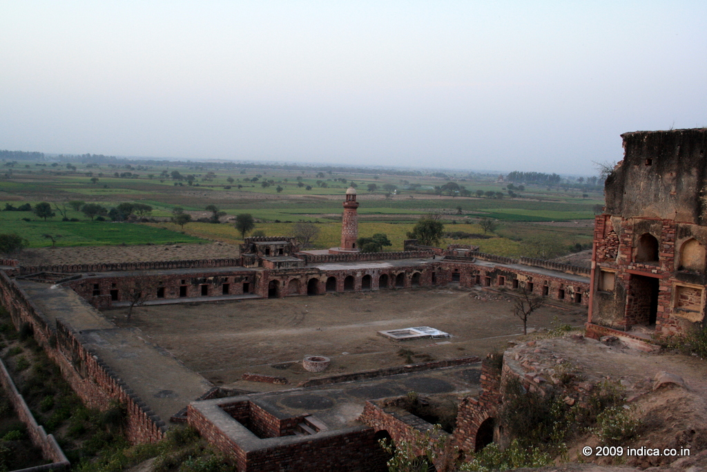 Caravanserai on the edges of the wheat fields in Fatehpursikri. Also seen in the tower of Hiran Minar in the backdrop