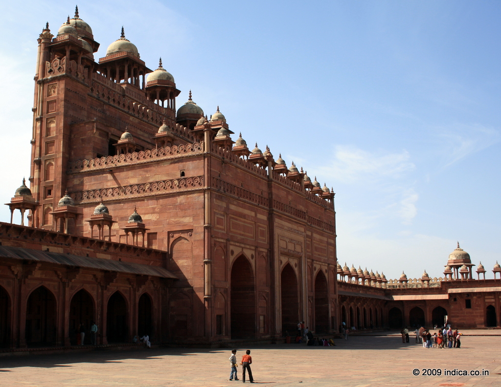 Gateway viewed from the open court inside the Jama Masjid, Fatehpur Sikri