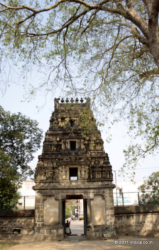 Gateway to the Jurahareswarar Temple