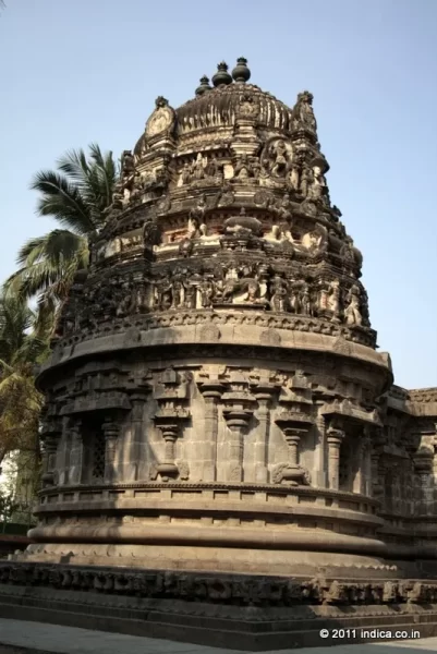 The tower above the garbha griha (Sanctum) is made of bricks and decorated with terracotta stucco images