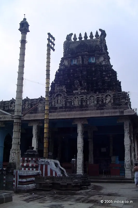 Boatmen (probably). Image from the 100 Pillar mantapam in Varadharaja Perumal Temple
