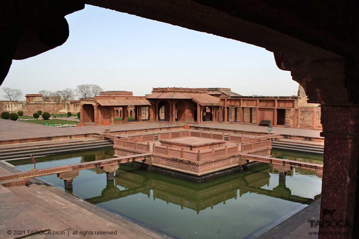 Anup Talao  also called Char Chaman tank located inside the main palace complex in Fatehpursikri
