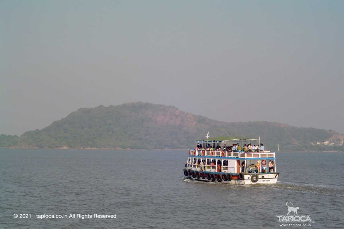 Get to Gateway of India in Mumbai to board boat to Elephanta Island  