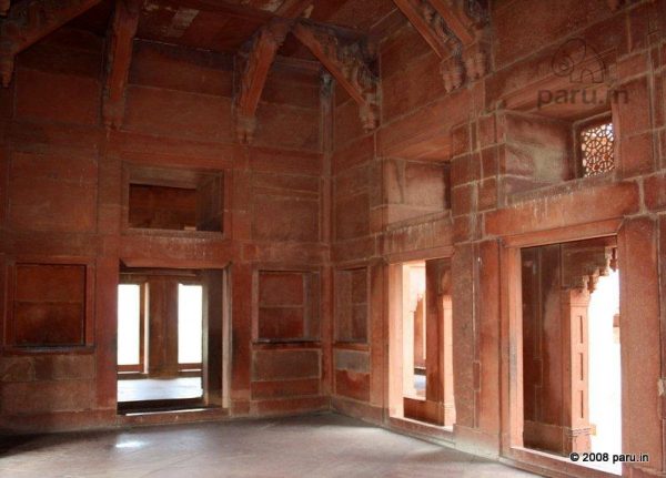 Ankh Michouli at Fatehpur Sikri