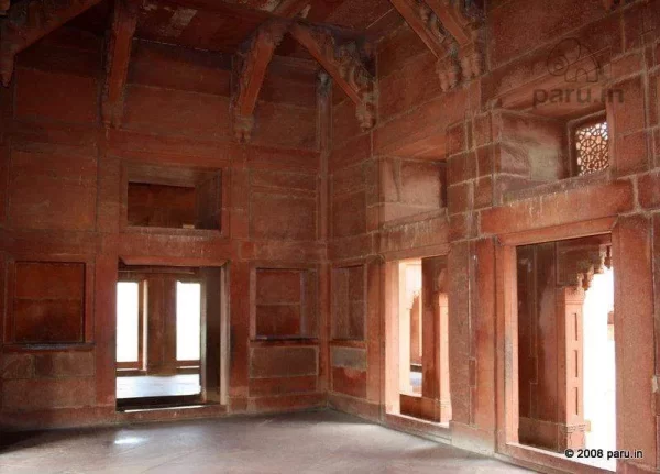 Ankh Michouli at Fatehpur Sikri