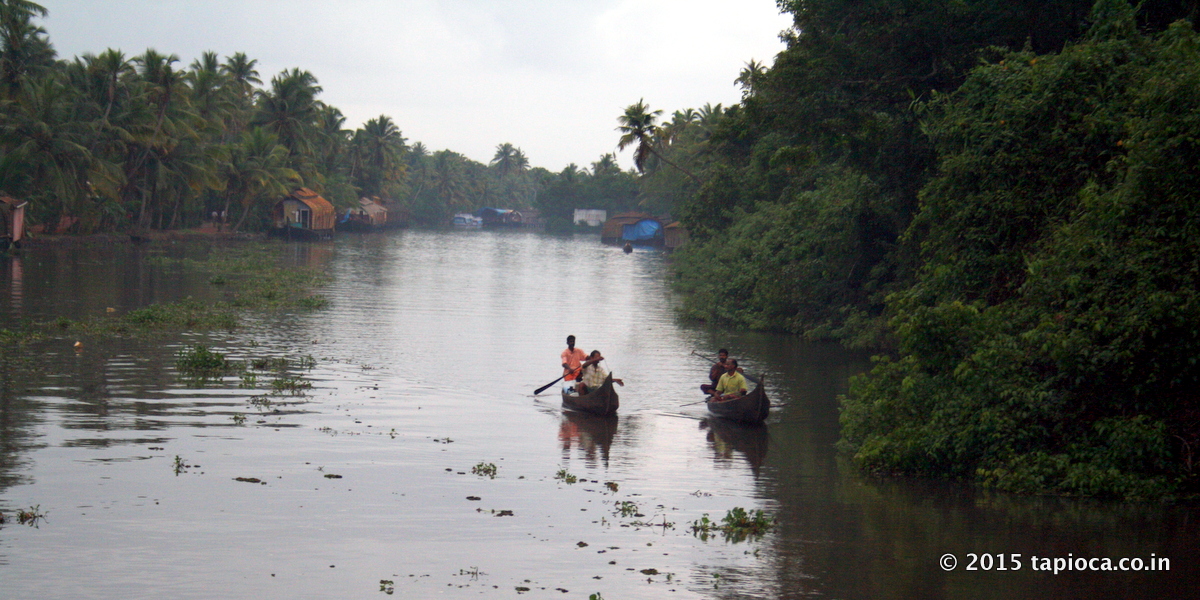 Canoe in Vembanad Lake in Kumarakom. 