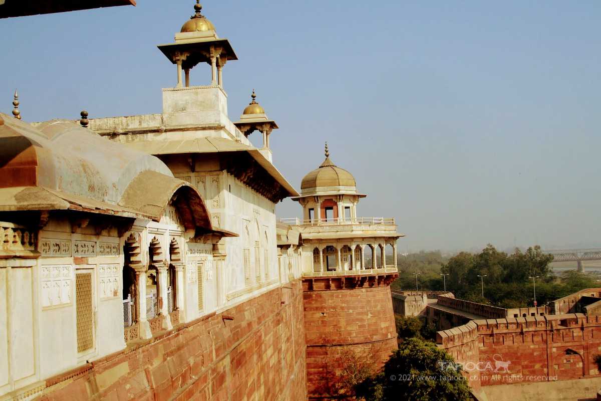 This balcony overlooks Taj Mahal located across the river