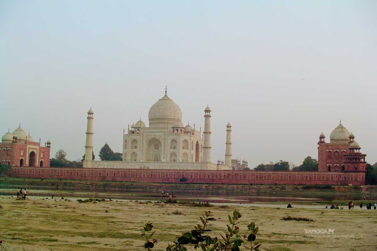 This 'other side' the Taj is called the Mehtab Bagh. This is the location where Shah Jahan wanted to build another mausoleum for himself replicating the Taj, but in black marble. For some reasons the Black Taj did not materialize.That's another myth surrounding the Taj anyway.