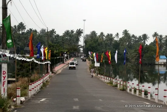 The beach road that connects Cherai village square with Cherai Beach