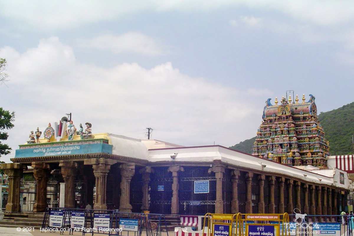 Also called Kallazhagar temple