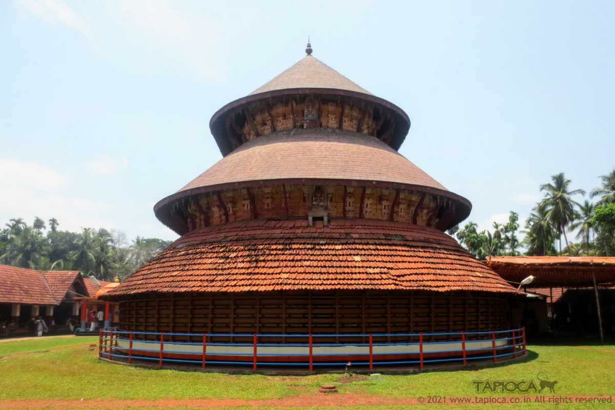 The top two roofs are made with copper plates as roofing tiles. The lowest roof is covered with terracotta tiles.