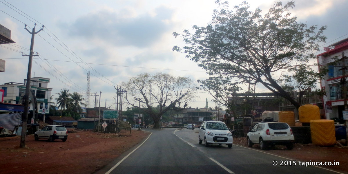 Turn left for Bekal, Kanhangad, Nileshwar. The Right for will lead to Kasargod town. 