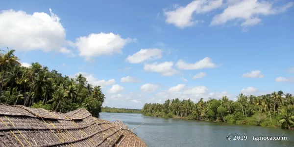 Houseboat in Ashtamudi Lake