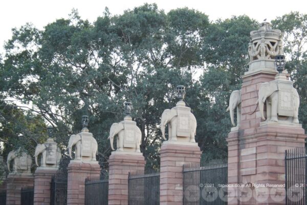Lutyens Delhi sculpture