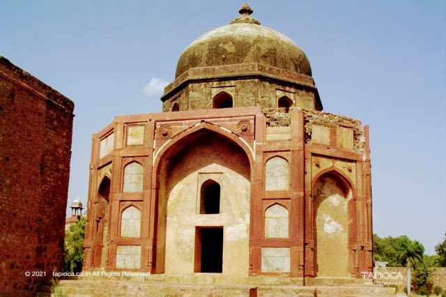Afsarwala tomb is located new the Humayun's Tomb Complex