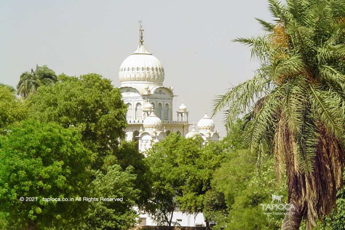 This gurdwara is associated with the Tenth Sikh Guru, Guru Gobind Singh.