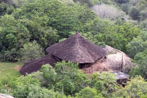 This resort is set in the wilderness of Tungabhadra River back.